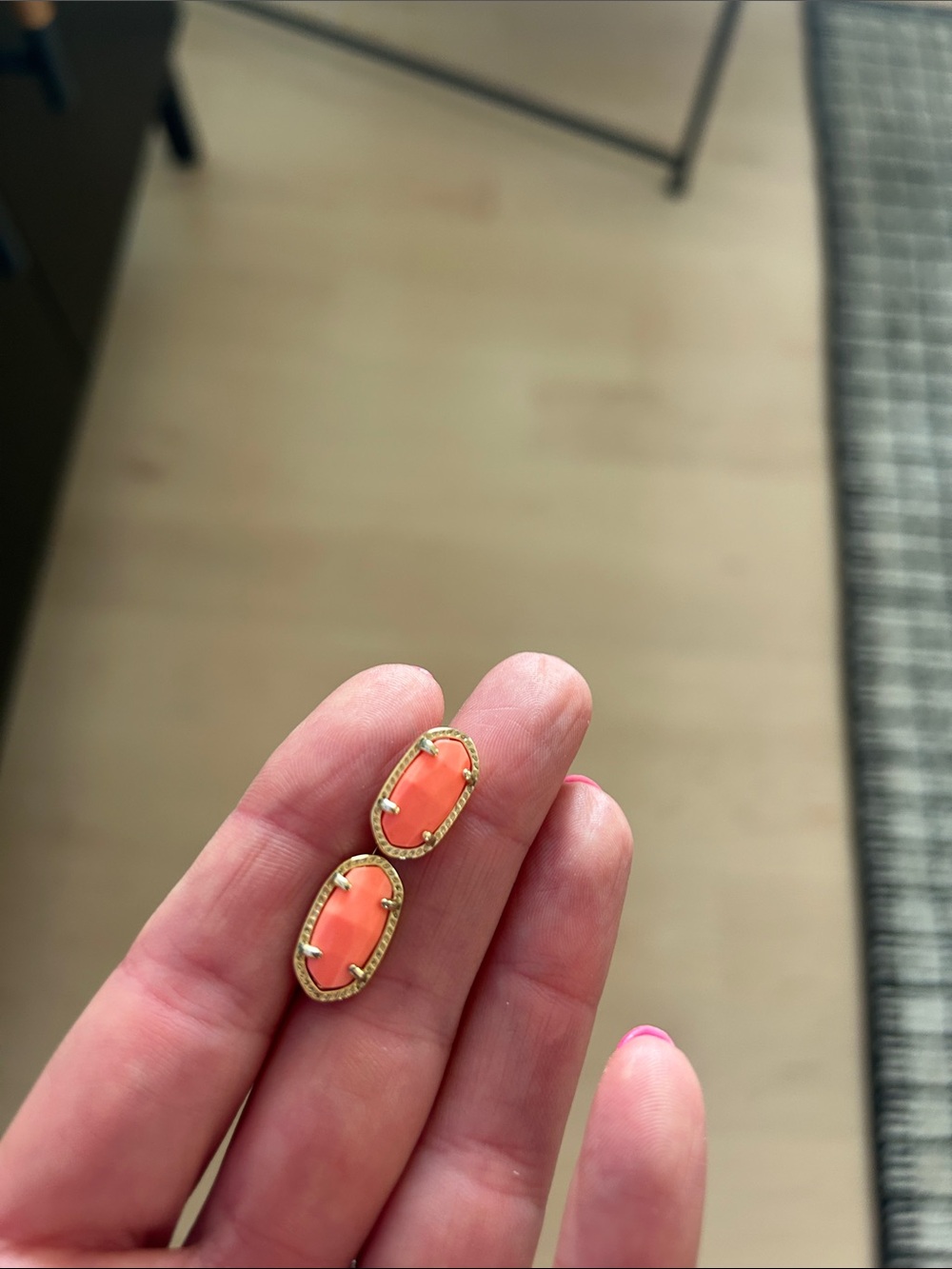 Kendra Scott Coral Oval Gold-Trim Stud Earrings - Picture 2 of 2